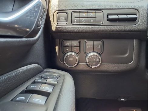 Certified 2024 GMC Yukon Denali AWD/4WD image 27