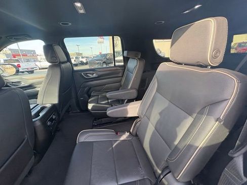 Used 2023 Chevrolet Suburban Premier image 17