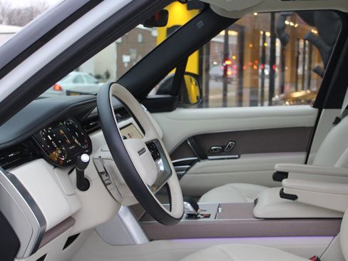 Used 2024 Land Rover Range Rover SE image 23