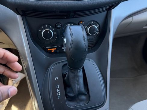 Used 2015 Ford Escape SE image 9
