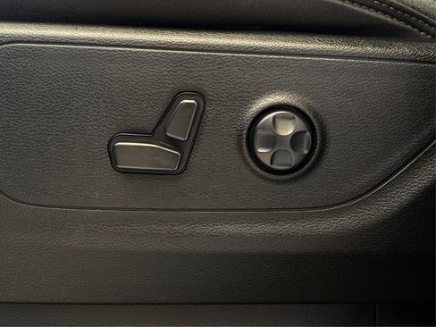 Used 2021 RAM 1500 Big Horn RWD image 31
