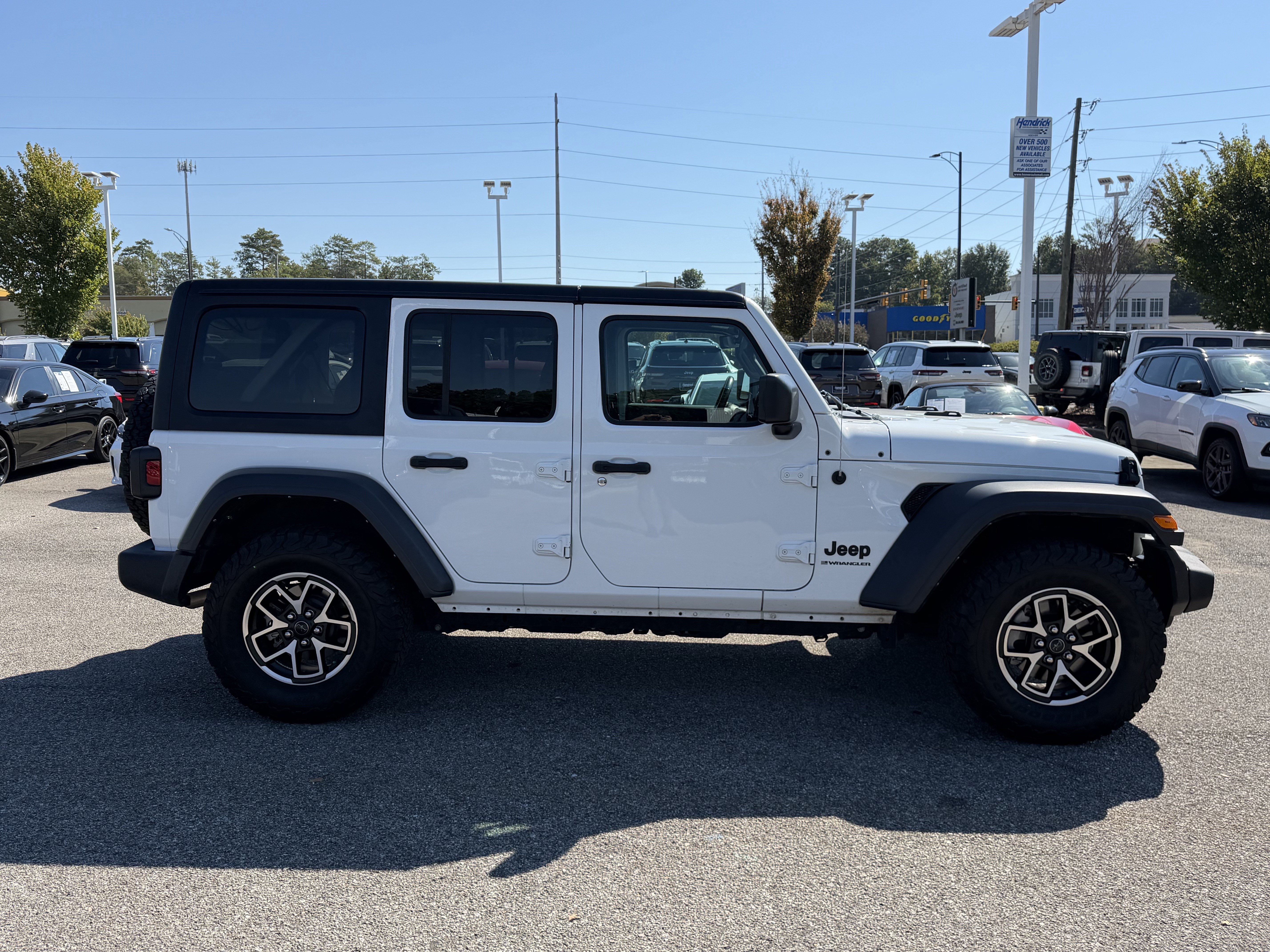 Used 2023 Jeep Wrangler Unlimited Sport AWD/4WD image 11