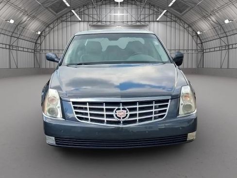 Used 2009 Cadillac DTS FWD image 2