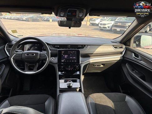 Certified 2025 Jeep Grand Cherokee Altitude image 12