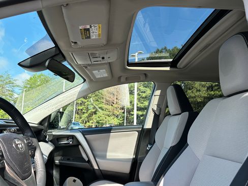 Used 2017 Toyota RAV4 XLE FWD image 7