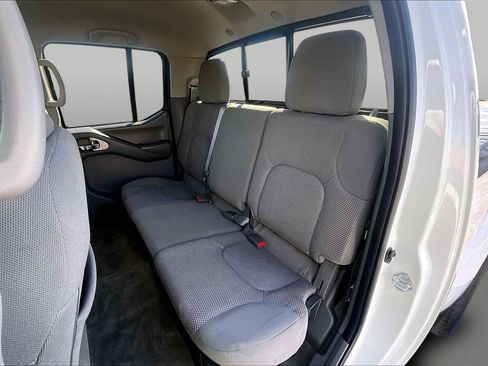 Used 2018 Nissan Frontier SV image 23