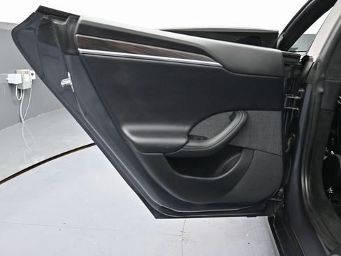 Used 2022 Tesla Model S image 41