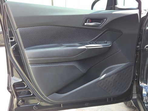 Used 2019 Toyota C-HR LE image 8