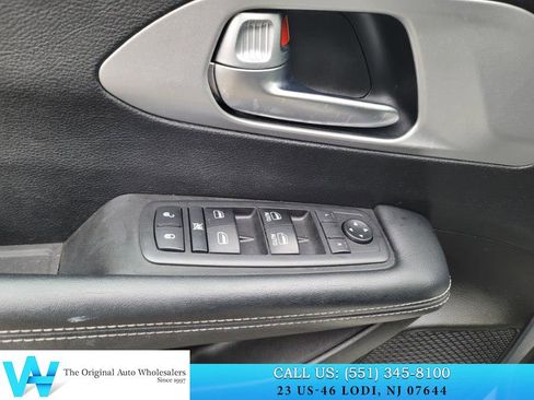 Used 2019 Chrysler Pacifica Touring-L w/ S Appearance Package image 12