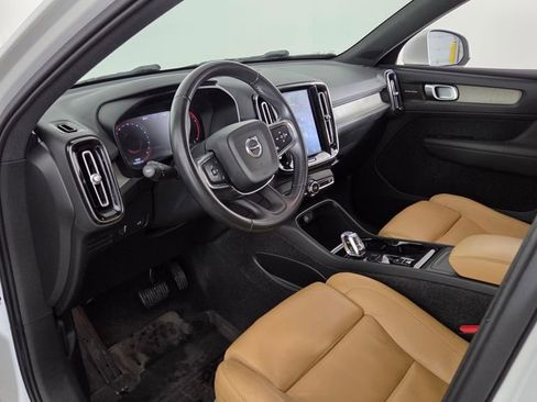 Used 2019 Volvo XC40 T5 Inscription image 14