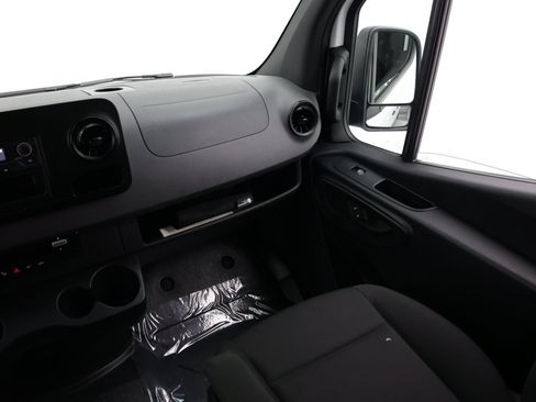 Used 2023 Mercedes-Benz Sprinter 2500 image 25