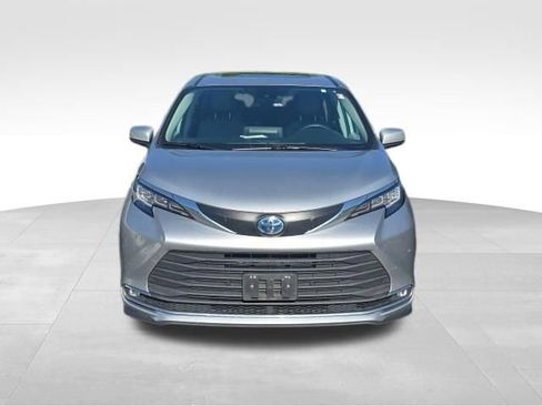 Used 2021 Toyota Sienna XLE FWD image 8