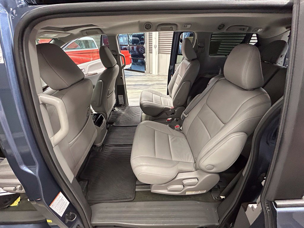Used 2015 Toyota Sienna XLE FWD image 50