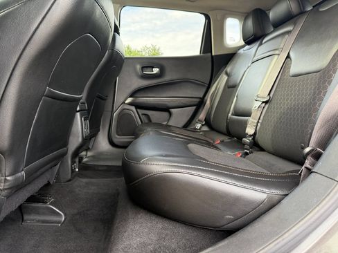 Used 2018 Jeep Compass Latitude w/ Popular Equipment Group FWD image 30
