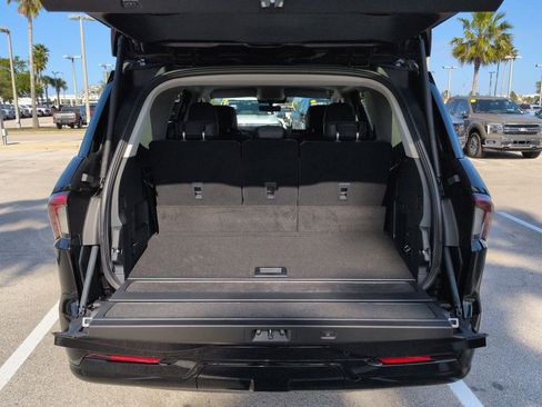 New 2026 Lincoln Navigator Premiere AWD/4WD image 13