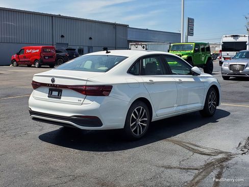 Used 2025 Volkswagen Jetta SE w/ Sunroof Package FWD image 3