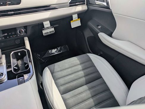 New 2026 Mitsubishi Outlander SE FWD image 16