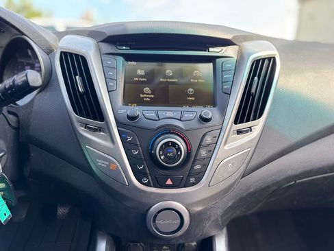 Used 2013 Hyundai Veloster image 21