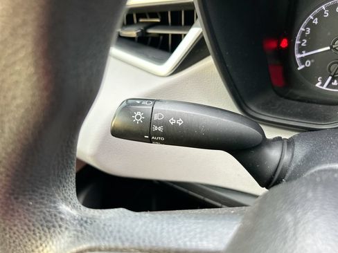 Used 2022 Toyota Corolla LE FWD image 19
