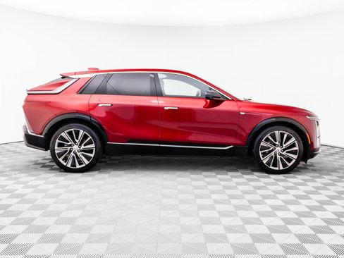 Certified 2025 Cadillac Lyriq Luxury w/ LPO, Floor Liner Package AWD/4WD image 7