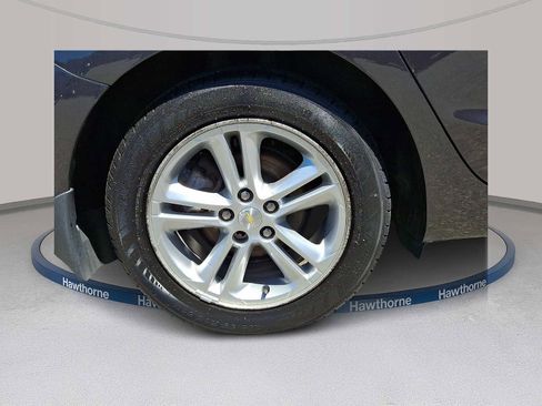 Used 2017 Chevrolet Cruze LT FWD image 7
