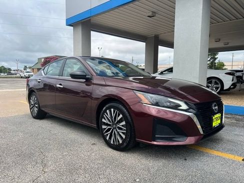 Used 2024 Nissan Altima 2.5 SV FWD image 6
