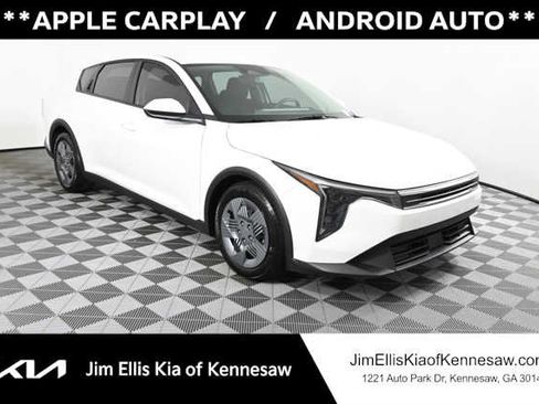 Used 2025 Kia K4 LX FWD image 1
