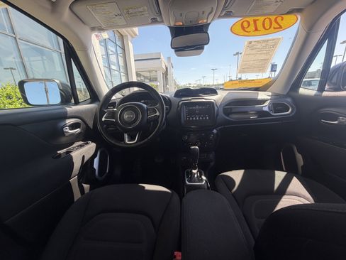 Used 2019 Jeep Renegade Latitude w/ Cold Weather Group AWD/4WD image 26