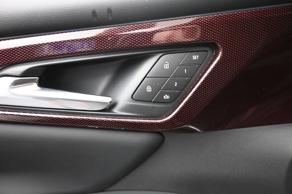 New 2027 Chevrolet Traverse RS w/ LPO, Floor Liner Package AWD/4WD image 19