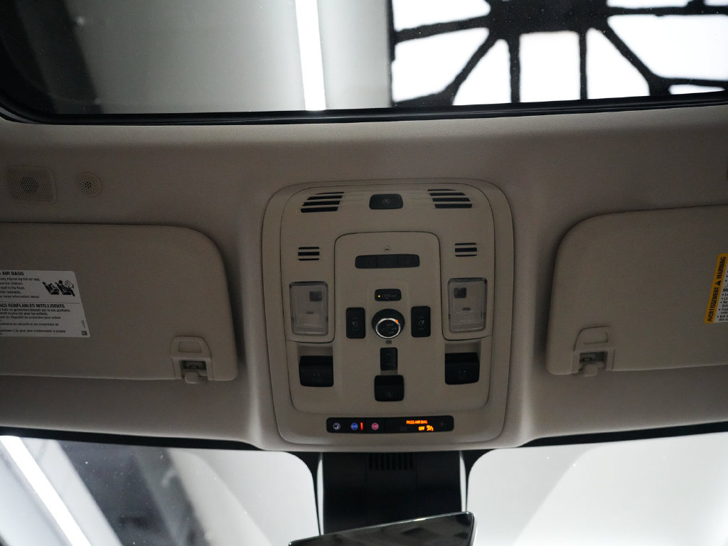 Used 2023 GMC Yukon XL Denali w/ Advanced Technology Package AWD/4WD image 42