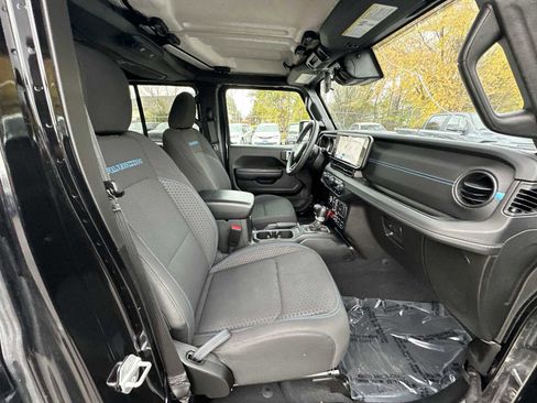 Used 2024 Jeep Wrangler Unlimited Rubicon 4xe image 23