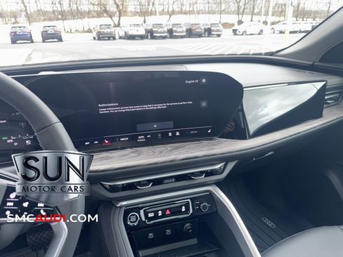 Used 2025 Audi Q5 Premium w/ Convenience Package image 28