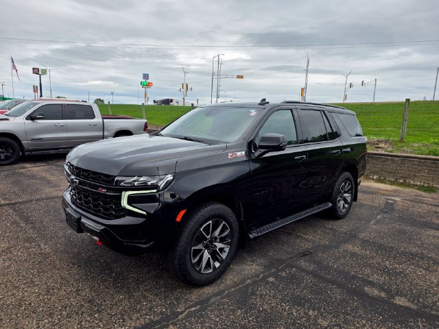 Used 2024 Chevrolet Tahoe Z71 w/ Luxury Package AWD/4WD image 3