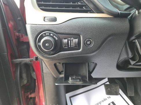 Used 2016 Jeep Cherokee Latitude w/ Comfort & Convenience Group image 18