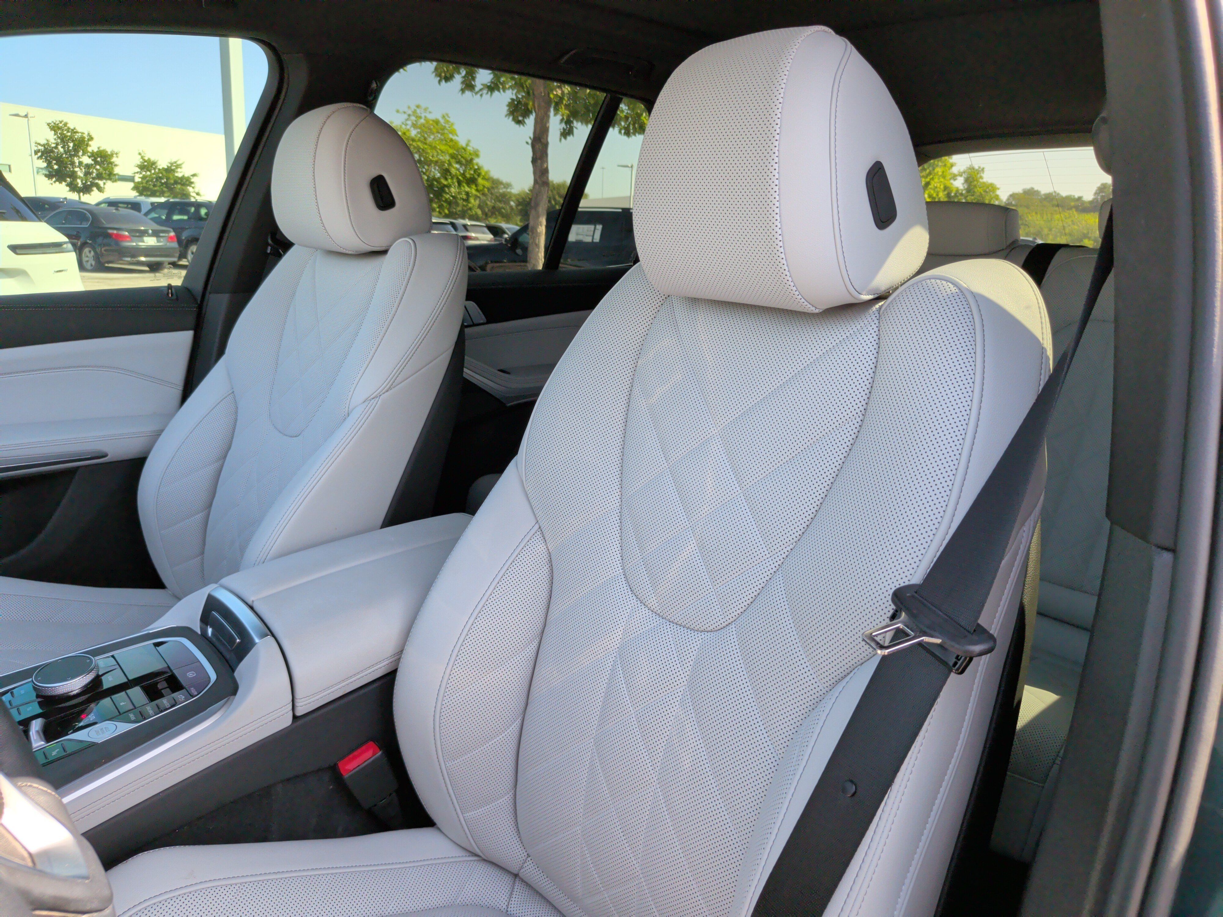 Used 2024 BMW X5 xDrive40i w/ Premium Package AWD/4WD image 25