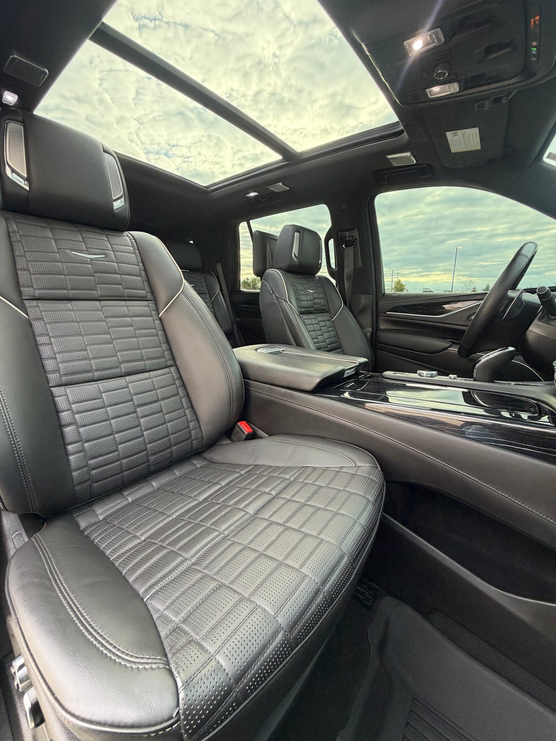 Used 2023 Cadillac Escalade V w/ LPO, ONYX Package AWD/4WD image 17