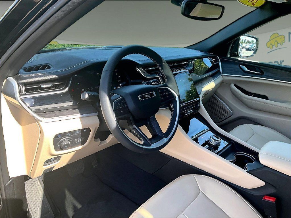 Used 2023 Jeep Grand Cherokee 4WD 4xe image 8