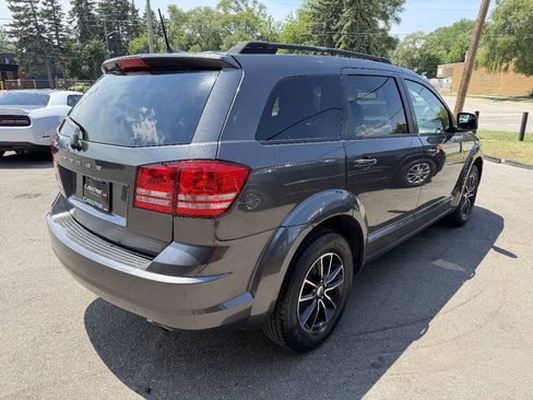 Used 2018 Dodge Journey SE w/ Connectivity Group FWD image 4