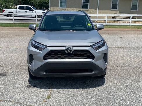Used 2025 Toyota RAV4 XLE AWD/4WD image 2