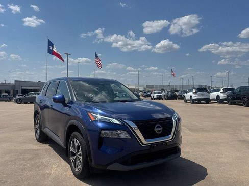 Used 2023 Nissan Rogue SV AWD/4WD image 2