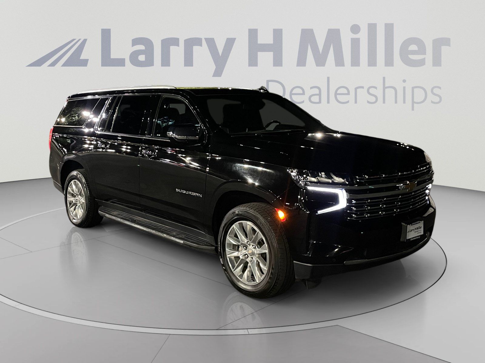 Used 2023 Chevrolet Suburban Premier AWD/4WD image 7