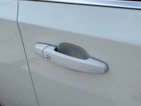 Used 2021 Chevrolet Traverse LS FWD image 36