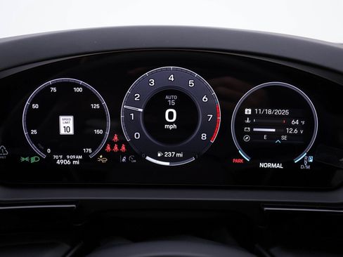 Used 2025 Porsche Cayenne AWD/4WD image 25