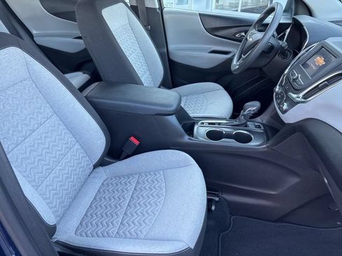 Used 2022 Chevrolet Equinox LS w/ Driver Confidence II Package AWD/4WD image 9