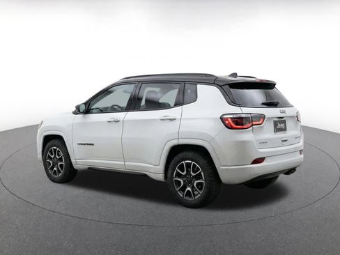 Used 2025 Jeep Compass Trailhawk AWD/4WD image 6