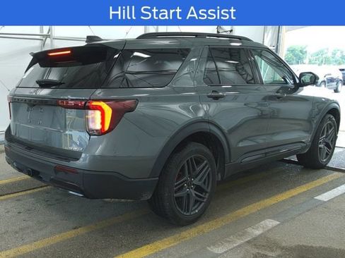 Used 2025 Ford Explorer ST-Line w/ ST-Line Street Pack AWD/4WD image 11