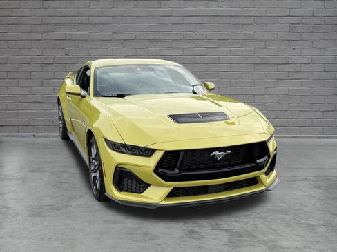 Used 2025 Ford Mustang GT Premium w/ GT Performance Package RWD image 14