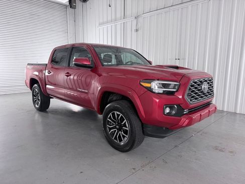 Used 2022 Toyota Tacoma TRD Sport w/ TRD Premium Sport Package AWD/4WD image 3