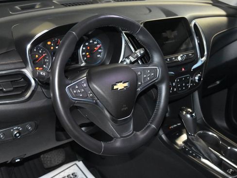 Used 2018 Chevrolet Equinox Premier image 2
