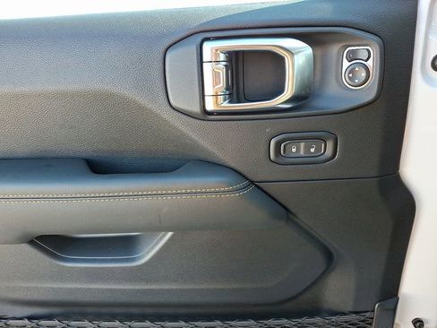 New 2026 Jeep Wrangler Unlimited Sahara AWD/4WD image 9